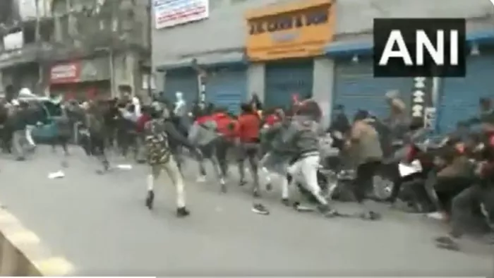 पेपर लीक मामले को लेकर छात्रों ने किया प्रदर्शन