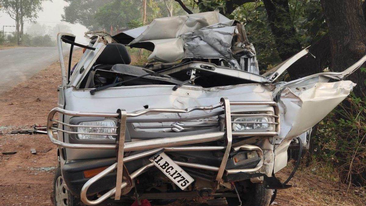 https://www.jagranimages.com/images/newimg/04012023/04_01_2023-car_accident__23282928.jpg