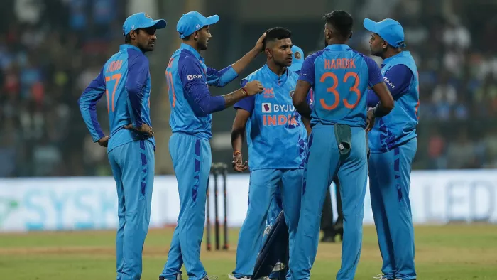 भारतीय टीम ने श्रीलंका को पहले टी20 में 2 रन के करीबी अंतर से हराया