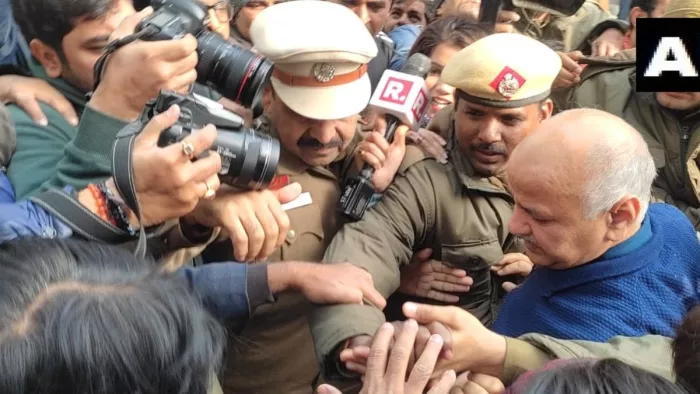 Kanjhawala Death Case: मृतका अंजलि के घर पहुंचे डिप्टी सीएम मनीष सिसोदिया