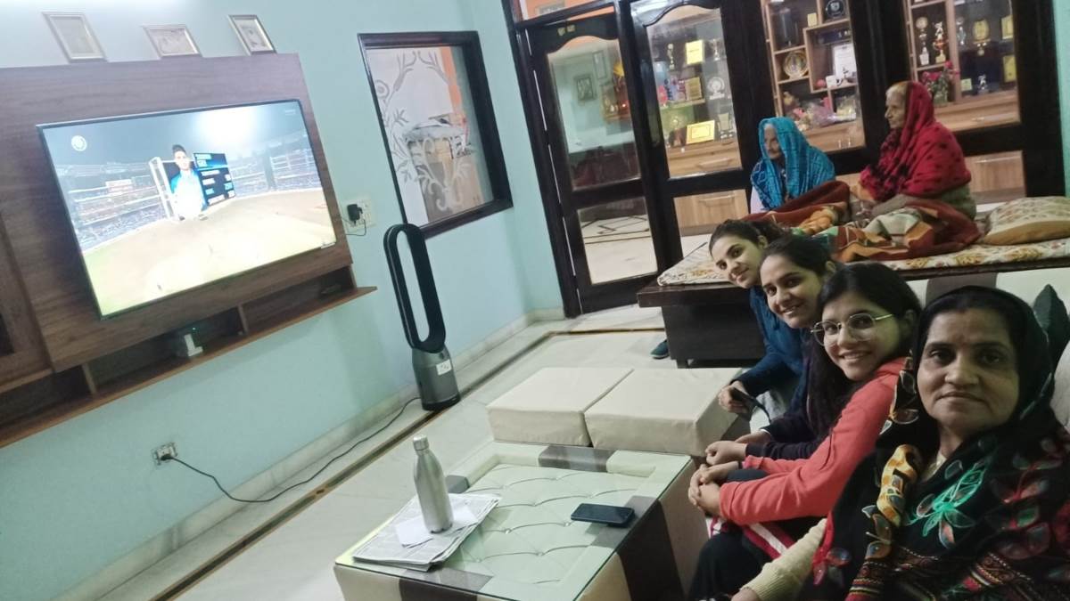 https://www.jagranimages.com/images/newimg/04012023/04_01_2023-shivam_mavi_family_23282695.jpg