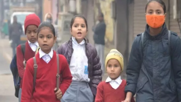 Agra Weather: आगरा में स्कूलों की छुट्टी बढ़ाई गई है।