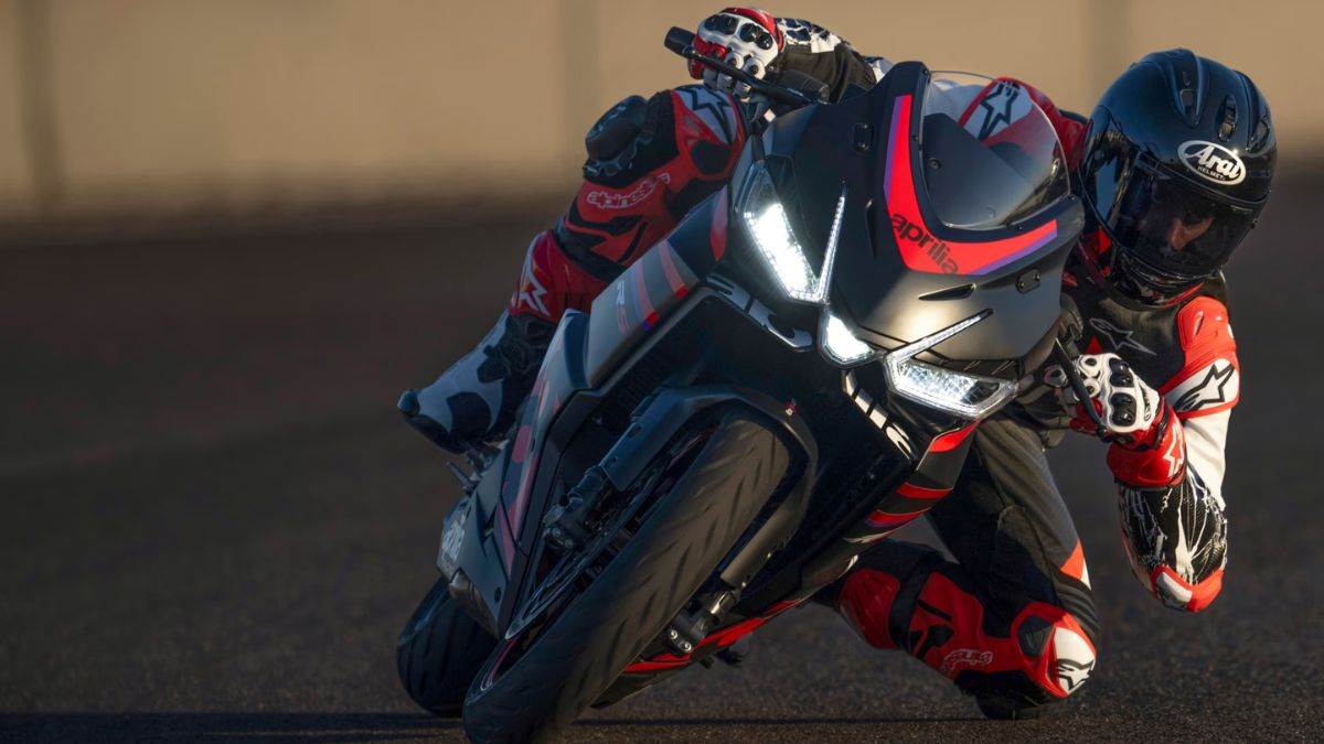 https://www.jagranimages.com/images/newimg/04012024/04_01_2024-aprilia_rs_457_3_23620920.jpg