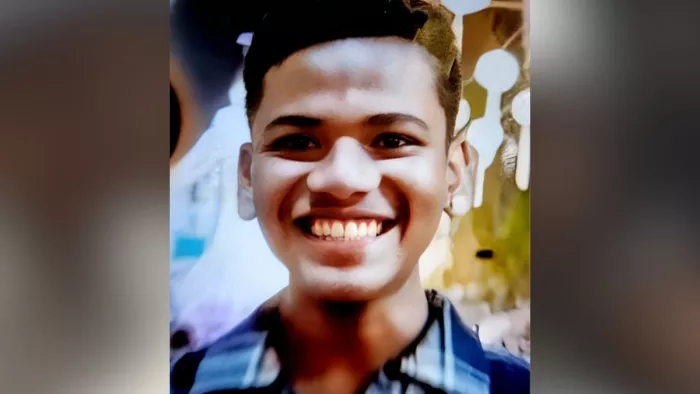 संबलपुर में छात्र की मौत को लेकर हंगामा, पुलिस ने किया लाठीचार्ज।