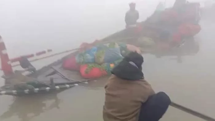मुंगेर में कोहरे में भटकी नाव डूबी (जागरण)
