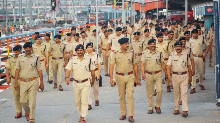 RPF Constable, SI Recruitment 2024: वर्तमान भर्ती प्रक्रिया के लिए 2000 कॉन्स्टेबल और 250 एसआई रिक्तियां निकाली जानी हैं।