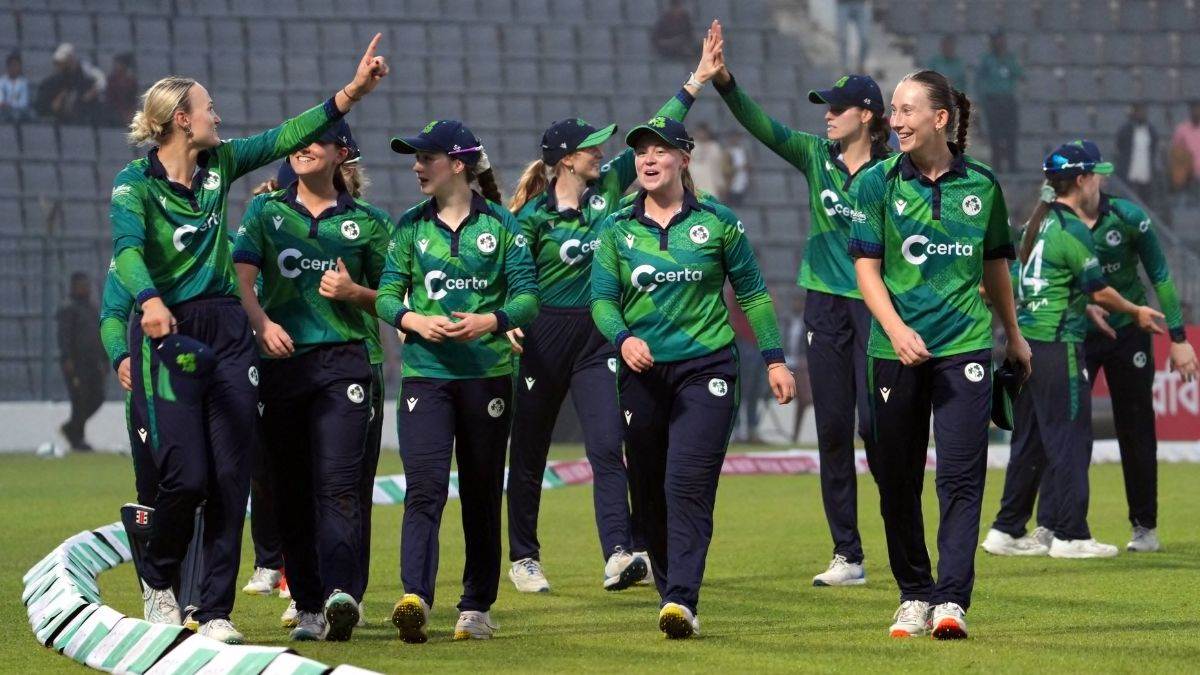 https://www.jagranimages.com/images/newimg/04012025/04_01_2025-ire_women_team_23861228.jpg