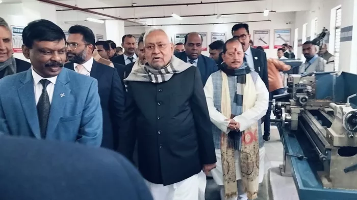 गोपालगंज के आईटीआई सिधवलिया पहुंचे मुख्यमंत्री नीतीश कुमार (जागरण)