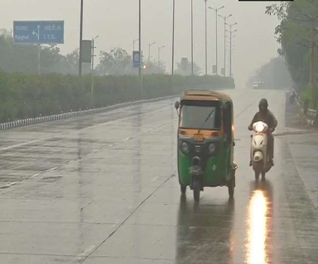 दिल्ली एनसीआर में आज सुबह हल्की बारिश हुई (फोटो एएनआई)