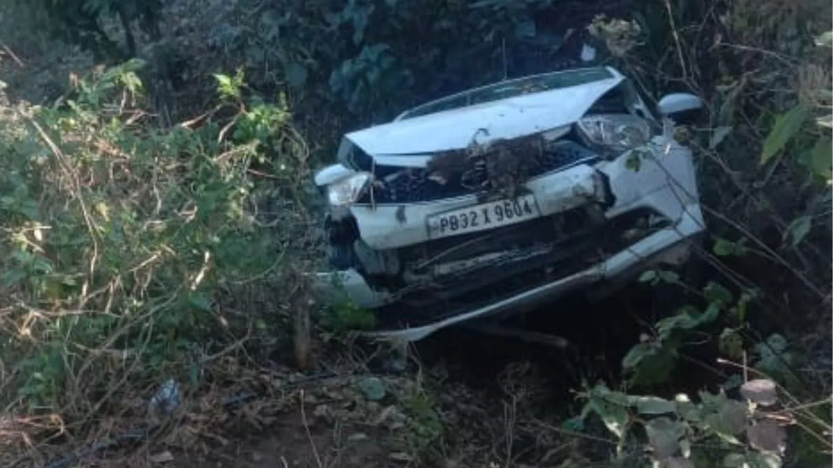 Himachal Accident News: ऊना में श्रद्धालुओं की कार खाई में गिरी, महिला की हुई मौत