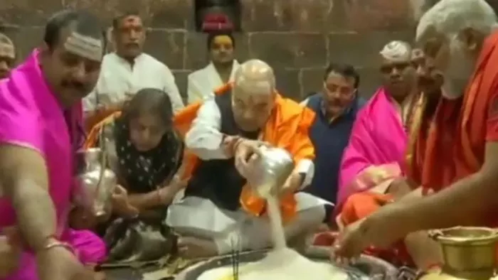 देवघर में अमित शाह ने बाबा मंदिर में की पूजा-अर्चना