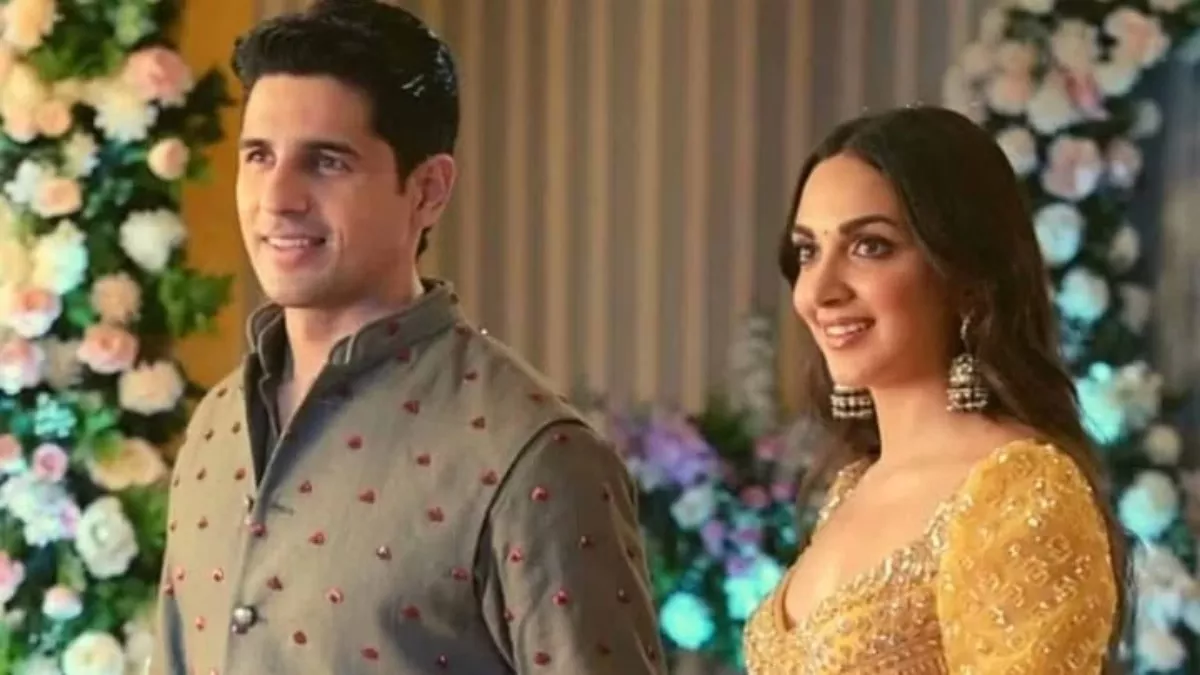 Sidharth Kiara Wedding: सिद्धार्थ संग सात फेरों के लिए जैसलमेर निकलीं कियारा आडवाणी, दिखा गजब का ब्राइडल ग्लो