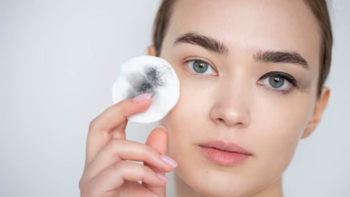 natural makeup remover remove artificial cosmetics with the help of these natural removers there will be double benefits