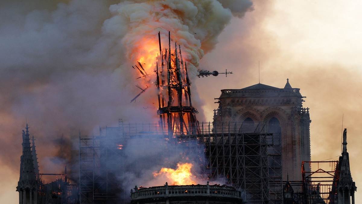 notre dame reconstruction on track to reopen by 2024 end