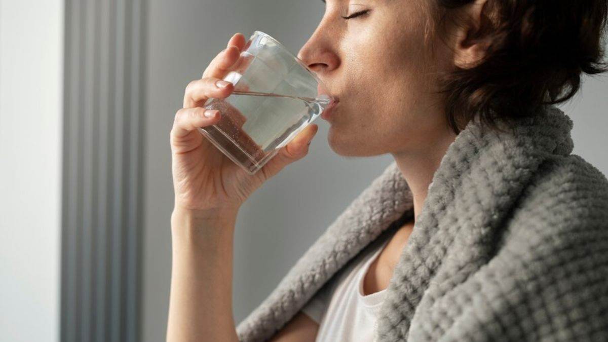 https://www.jagranimages.com/images/newimg/04022024/04_02_2024-hot_water_in_morning_23645576.jpg