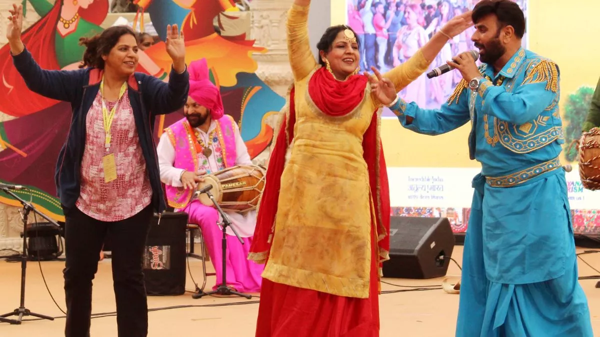 Surajkund Mela 2024 पंजाबी गीतों ने बड़ी चौपाल पर मचाई धूम, कमवीर