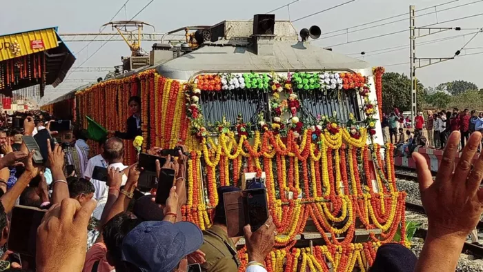 पहली बार सोनपुर से पुरी के लिए रवाना हुई यात्रीवाही ट्रेन