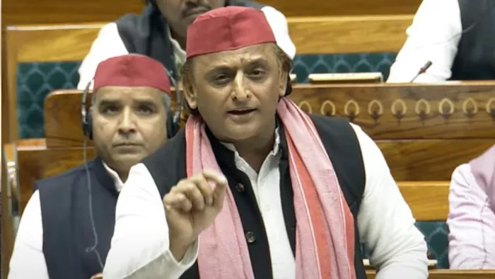 लोकसभा में बोलते हुए सपा अध्यक्ष अखिलेश यादव।- सोर्स- संसद टीवी