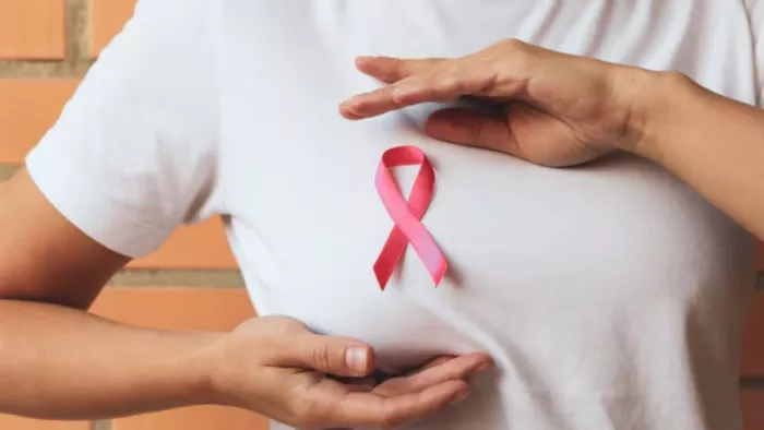 Breast Cancer सिर्फ शरीर ही नहीं, मानसिक सेहत को भी करता है प्रभावित (Picture Courtesy: Freepik)