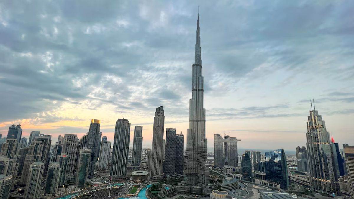 https://www.jagranimages.com/images/newimg/04022025/04_02_2025-burj_khalifa_space_photo_23878475.jpg