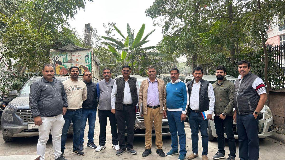 ncr a few hours before voting police got a big success 12 smugglers including seven liquor carts arrested