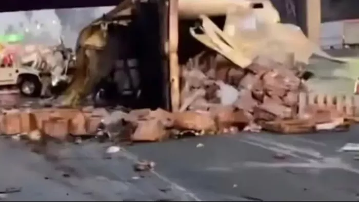 California Truck Video ट्रक के हादसे का वीडियो वायरल।