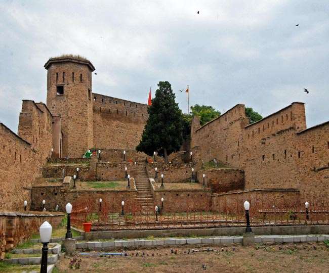https://www.jagranimages.com/images/newimg/04032021/04_03_2021-hari_parbat_fort_srinagar_21426811_75418624.jpg