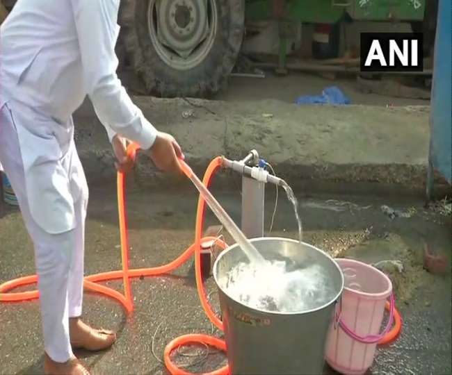 किसानों ने गर्मी को ध्यान में रखते हुए टीकरी बॉर्डर पर बोरिंग करके पानी की व्यवस्था कर ली है।