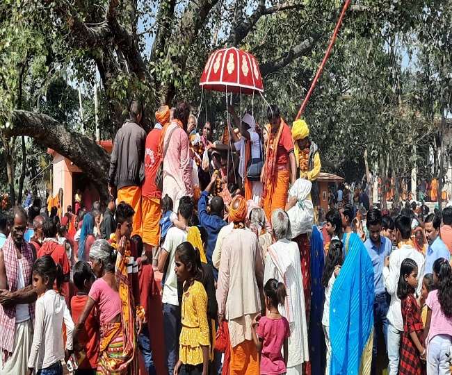 प्रभु श्रीराम व माता जानकी के डोला का क‍िया गया स्‍वागत। फोटो- जागरण