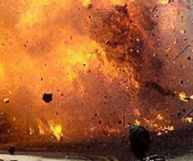 Peshawar Bomb Blast Hindi : पेशावर की एक मस्जिद में हुए बम धमाके में 57 लोगों की मौत हो गई