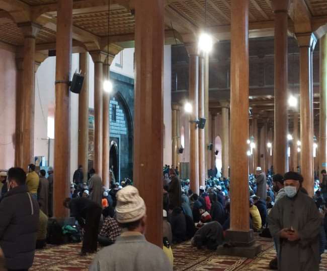 आतंकियों के पोस्टर और पाकिस्तानी ध्वज लहराया जाना भी सामान्य बात मानी जाती थी।