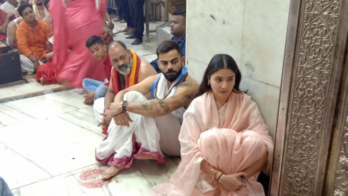 Virat Kohli Video: उज्जैन में विराट कोहली और अनुष्का शर्मा अब महाकाल के द्वार, भस्म आरती में भी लिया भाग