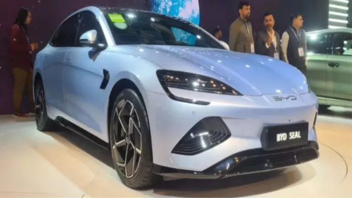 BYD Seal EV कल लॉन्च की जाएगी।