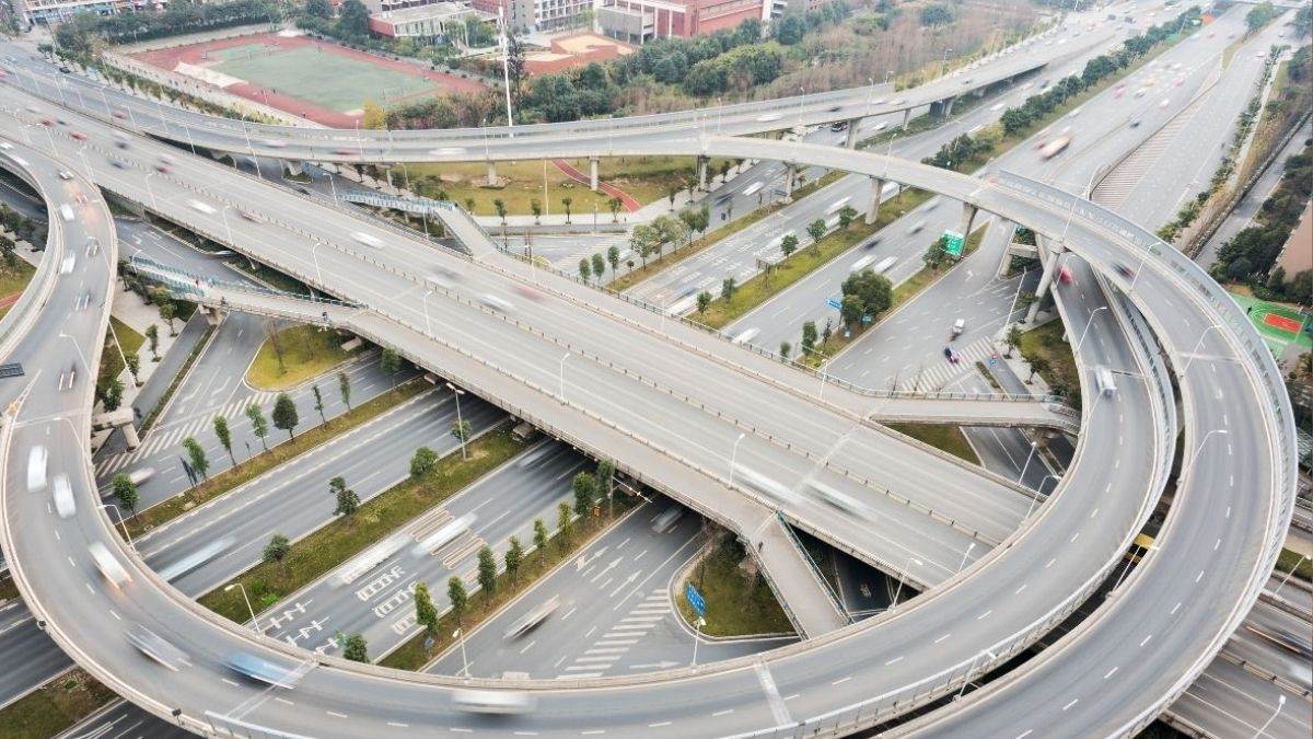 https://www.jagranimages.com/images/newimg/04032024/04_03_2024-delhi_flyover_23667202_213923718.jpg