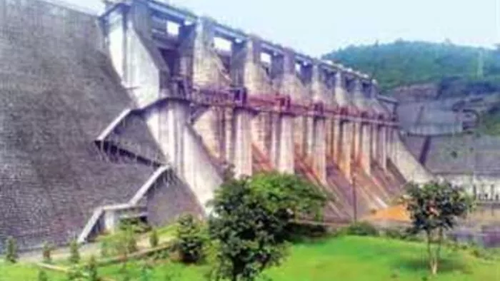 इंद्रावती डैम की दक्षिणी मुख्य नहर टूटने से घरों में भरा पानी (फाइल फोटो)