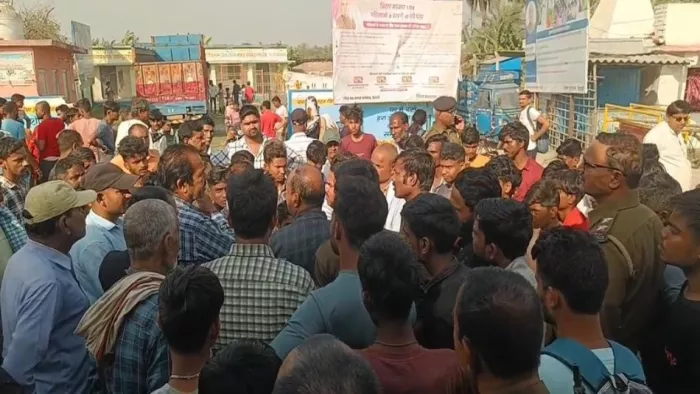 मुजफ्फरपुर और बेलसर में अनियंत्रित ट्रक ने 5 लोगों को कुचला, एक महिला समेत 4 की मौत