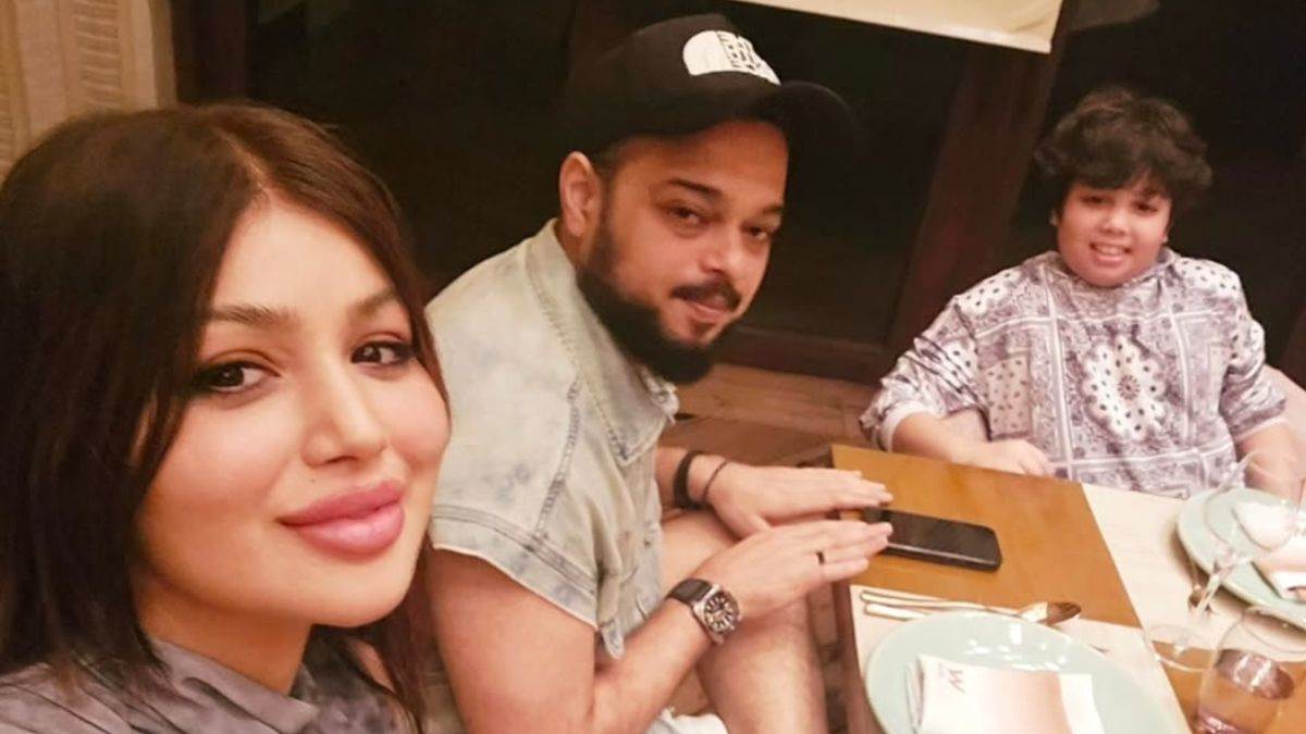 wanted actress ayesha takia reaction on her husband farhan azmi booked in goa