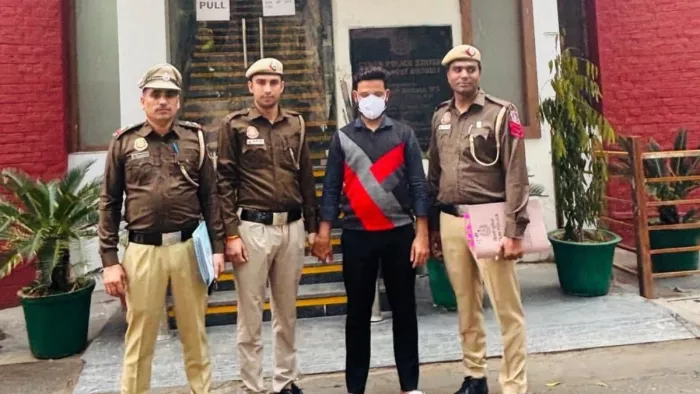 पॉलिसी बाजार का नकली एजेंट बनकर पालिसी नवीकरण के नाम पर करता था ठगी। फाइल फोटो