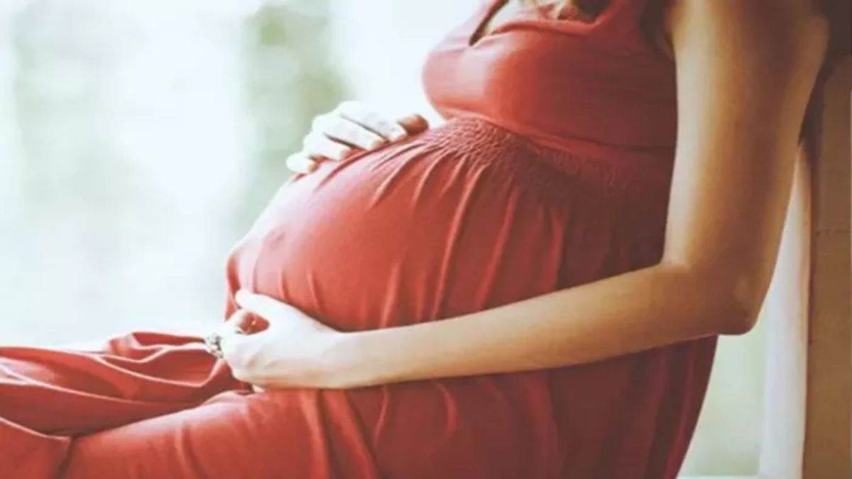 https://www.jagranimages.com/images/newimg/04032025/04_03_2025-pregnant_student_in_himachal__23894378.jpg