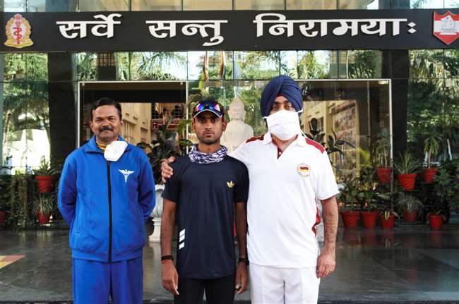 एक अप्रैल को श्रीनगर से निकले नायक वेलु ने रविवार सुबह सांबा से दौड़ना शुरू किया था।