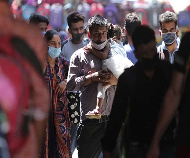 देश में तेजी से बढ़ रही कोरोना टीकाकरण की रफ्तार। (फोटो: एपी)