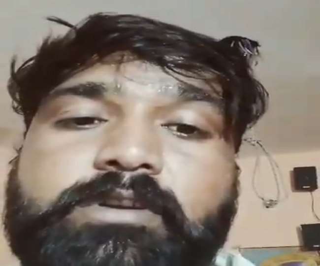इंटरनेट मीडिया पर वायरल यह वीडियो होली के दिन का है।