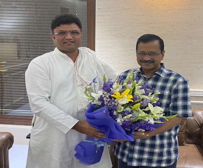 ममता बनर्जी के साथ राहुल गांधी को भी बड़ा झटका, AAP में शामिल हुए हरियाणा के दिग्गज नेता अशोक तंवर