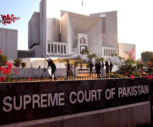 पाकिस्‍तान के सुप्रीम कोर्ट में नेशनल असेंबली के डिप्‍टी स्‍पीकर के फैसले पर सुनवाई होनी है।