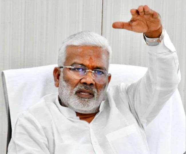 नमामि गंगे और ग्रामीण जलापूर्ति विभाग की बैठक में जलशक्ति मंत्री का निर्देश।