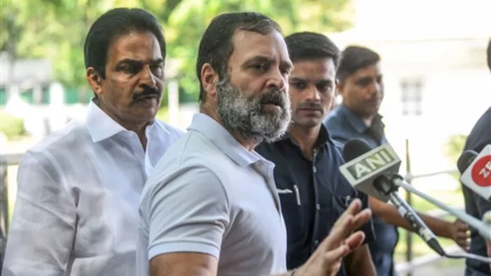 सवाल पूछने पर पत्रकार से बोले राहुल गांधी।