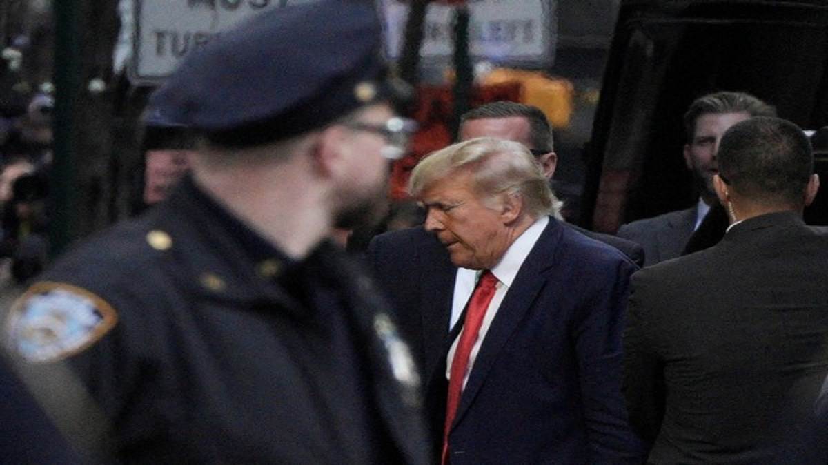 donald trump arrives in new york to surrender in court tight security arrangements amid protests