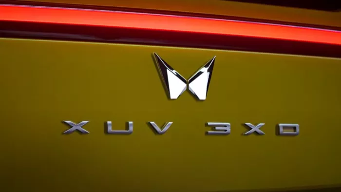 Mahindra ने XUV 3XO की पहली झलक दिखाई है। नई एसयूवी को कई बेतहरीन फीचर्स के साथ लाया जाएगा।
