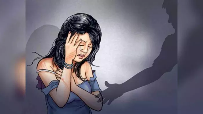 कोचिंग से लौट रही छात्रा मांगा नंबर, नहीं देने पर फाड़े कपड़े