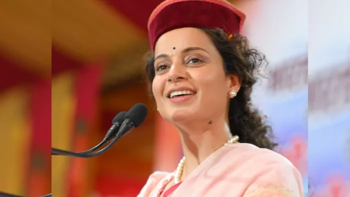 सुप्रिया श्रीनेत पर कंगना रनौत का हमला